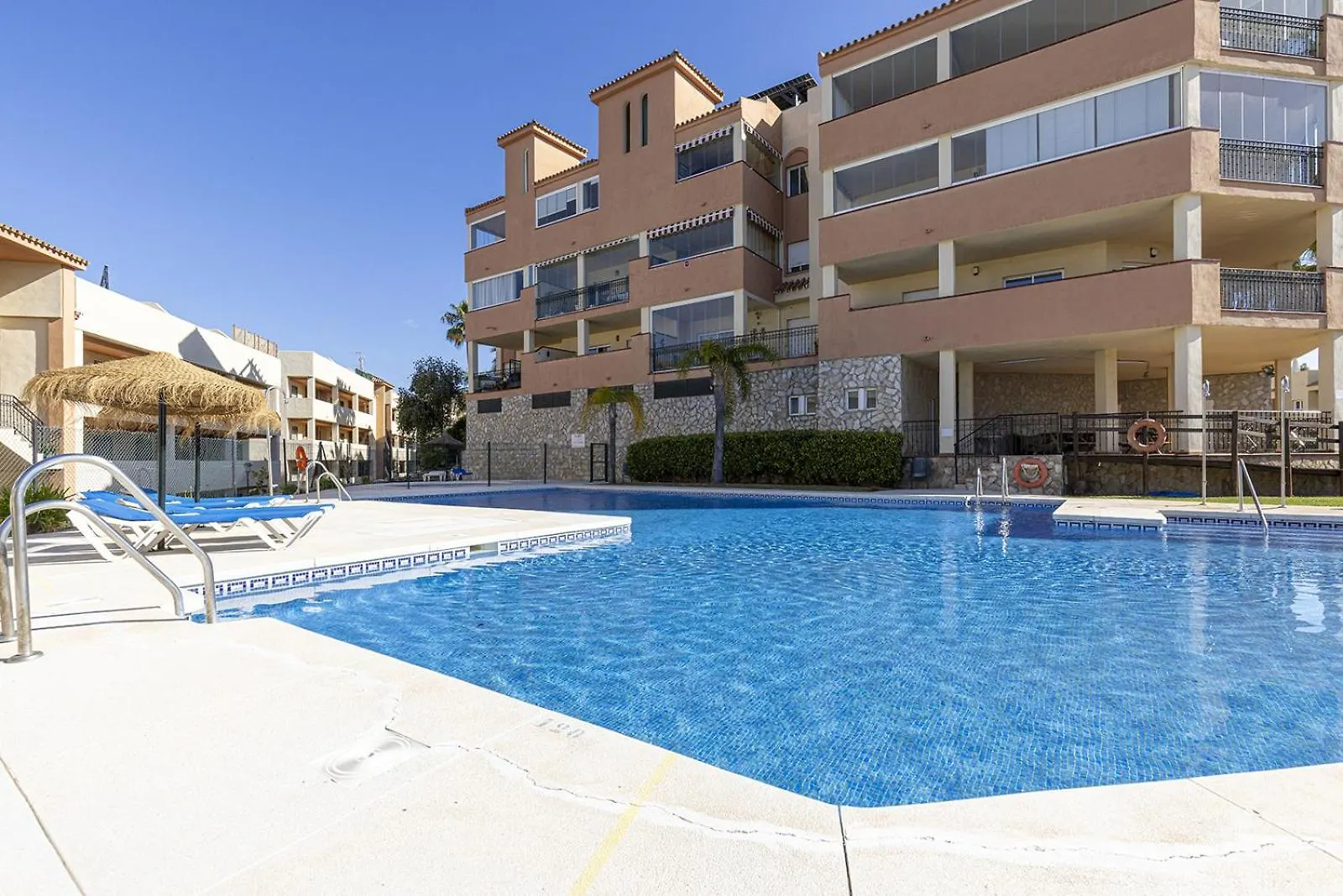 037 Relaxing Sea Views 2 Bed 2 Bath Mijas Calahonda Apt Apartamento